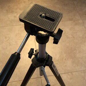 Super Albinar Tripod Model CT-21 (Preowned, Good Condition) Aluminum Adjustable